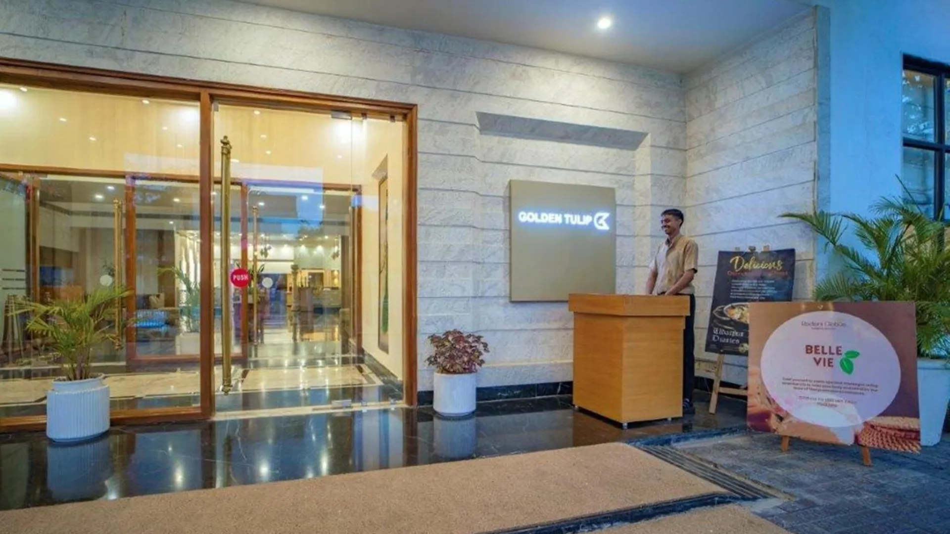 Hotel Golden Tulip Udaipur
