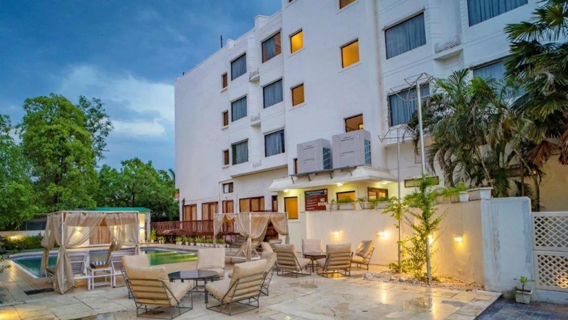 Hotel Golden Tulip Udaipur