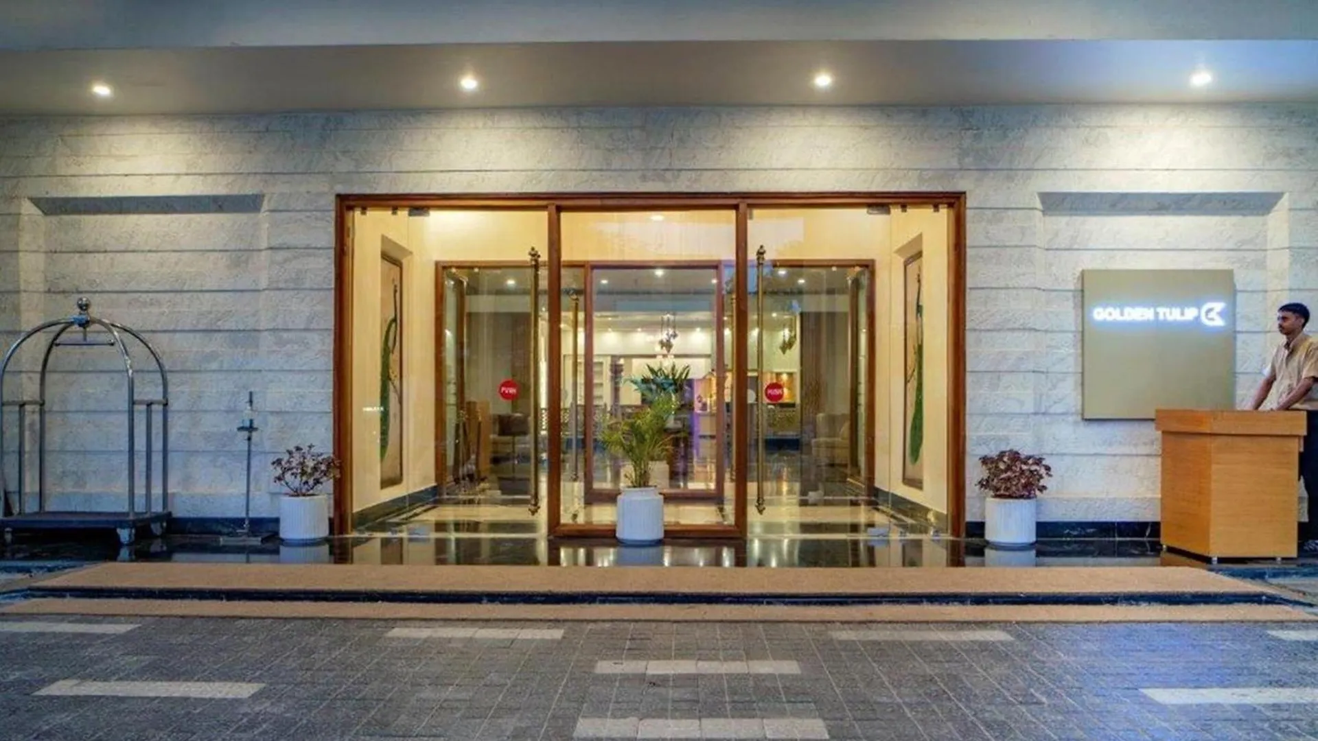 Hotel Golden Tulip Udaipur