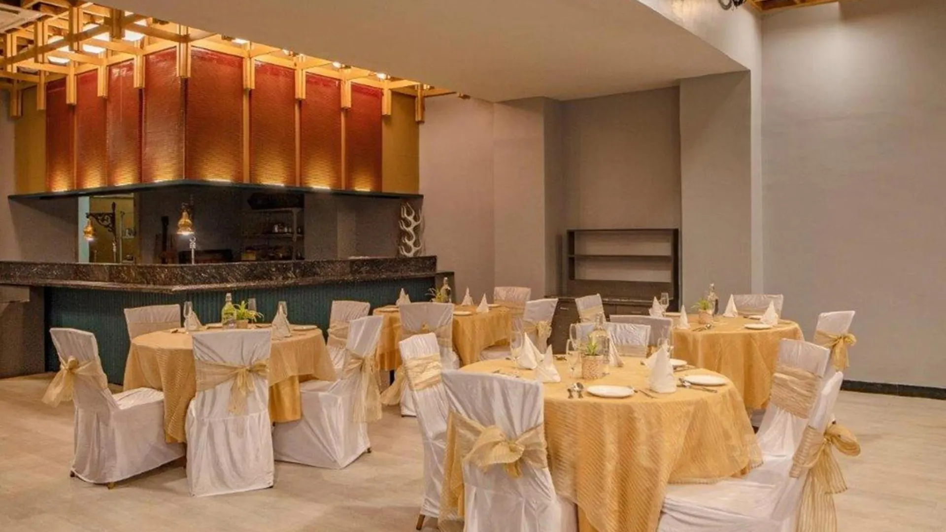 Hotel Golden Tulip Udaipur 4*,