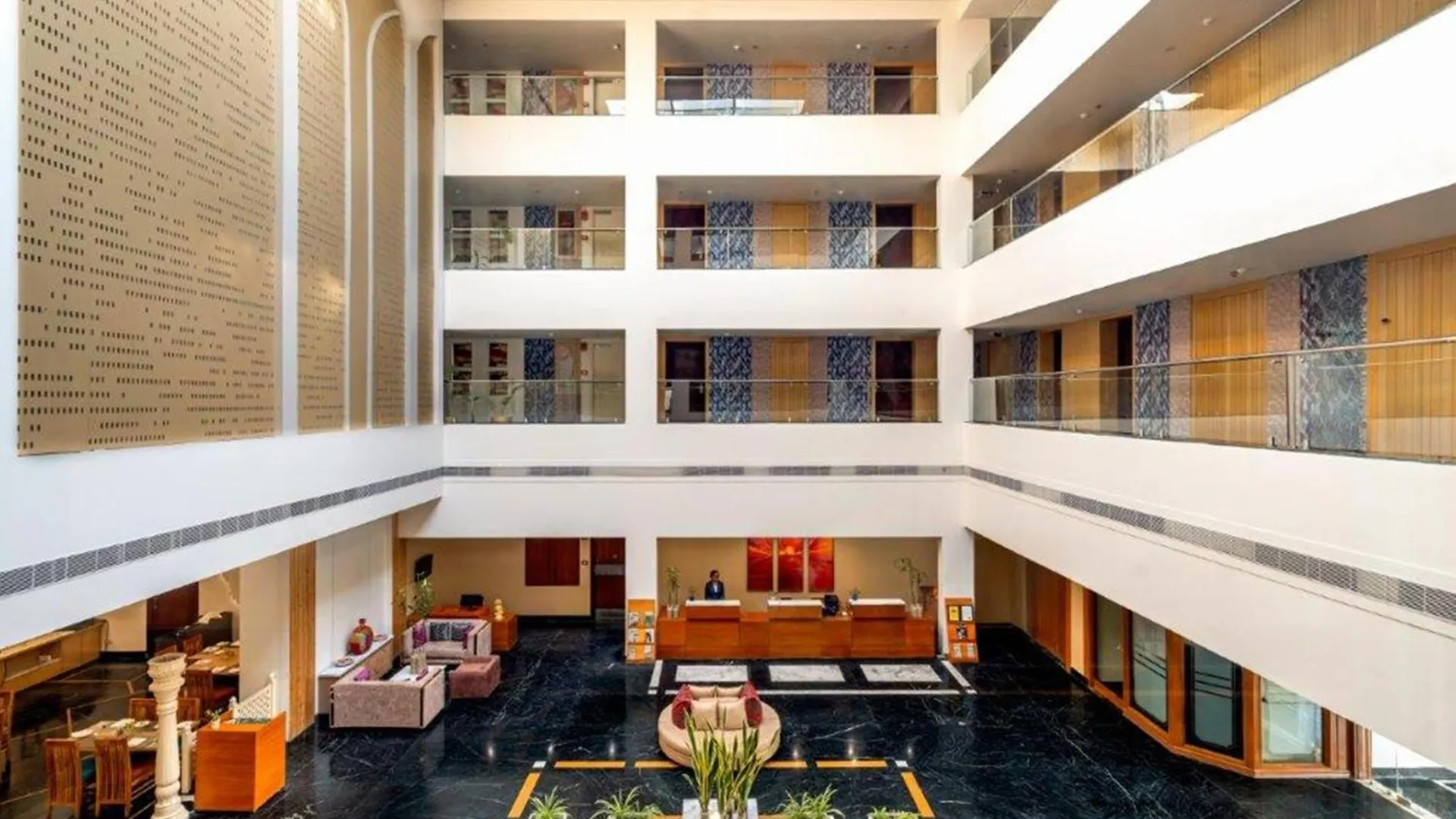 Hotel Golden Tulip Udaipur