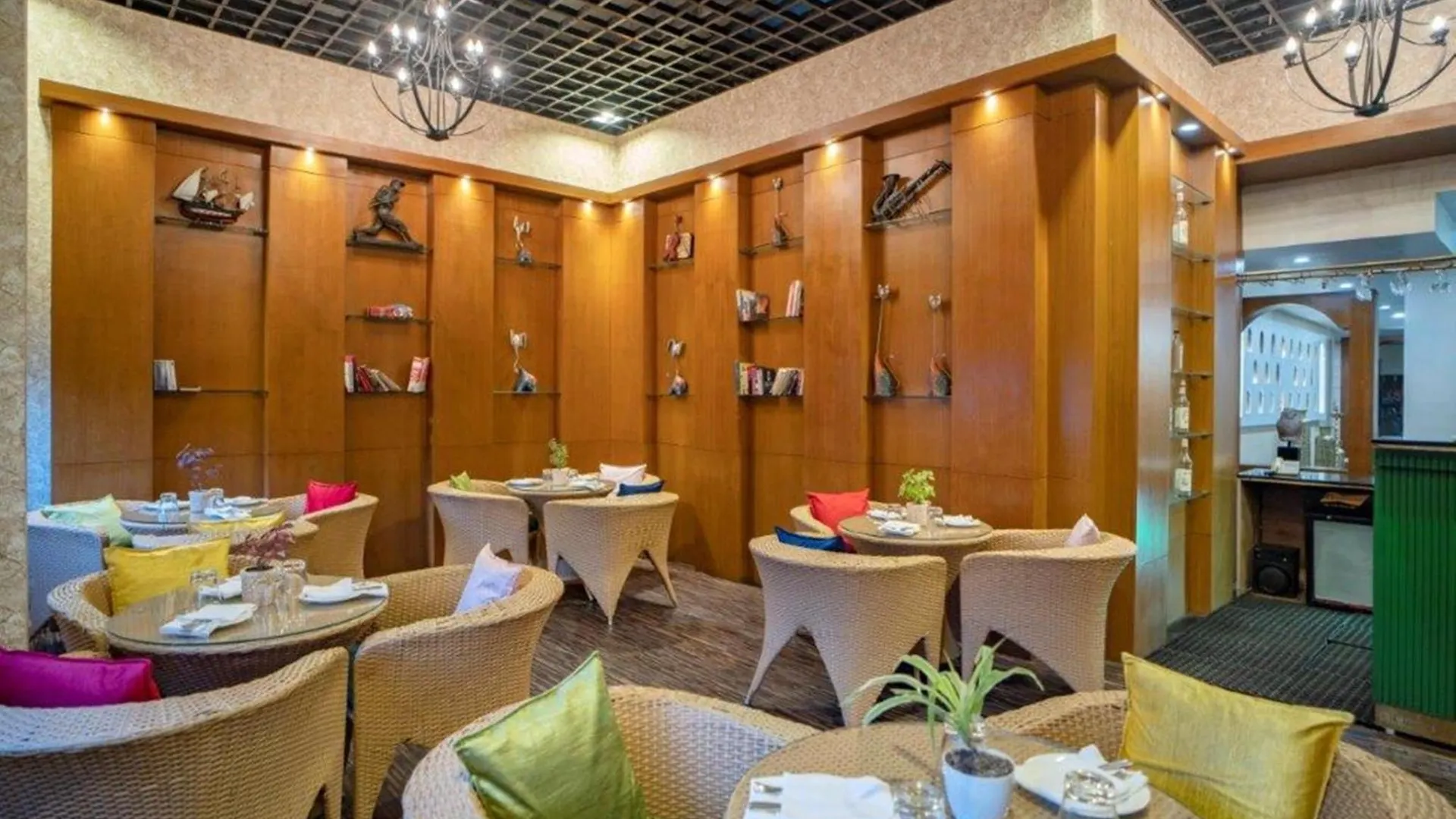 Hotel Golden Tulip Udaipur
