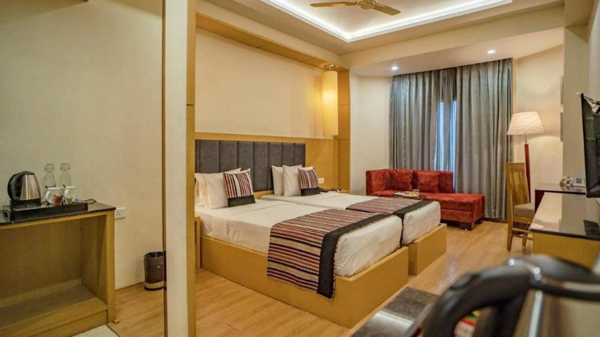 Hotel Golden Tulip Udaipur 4*,