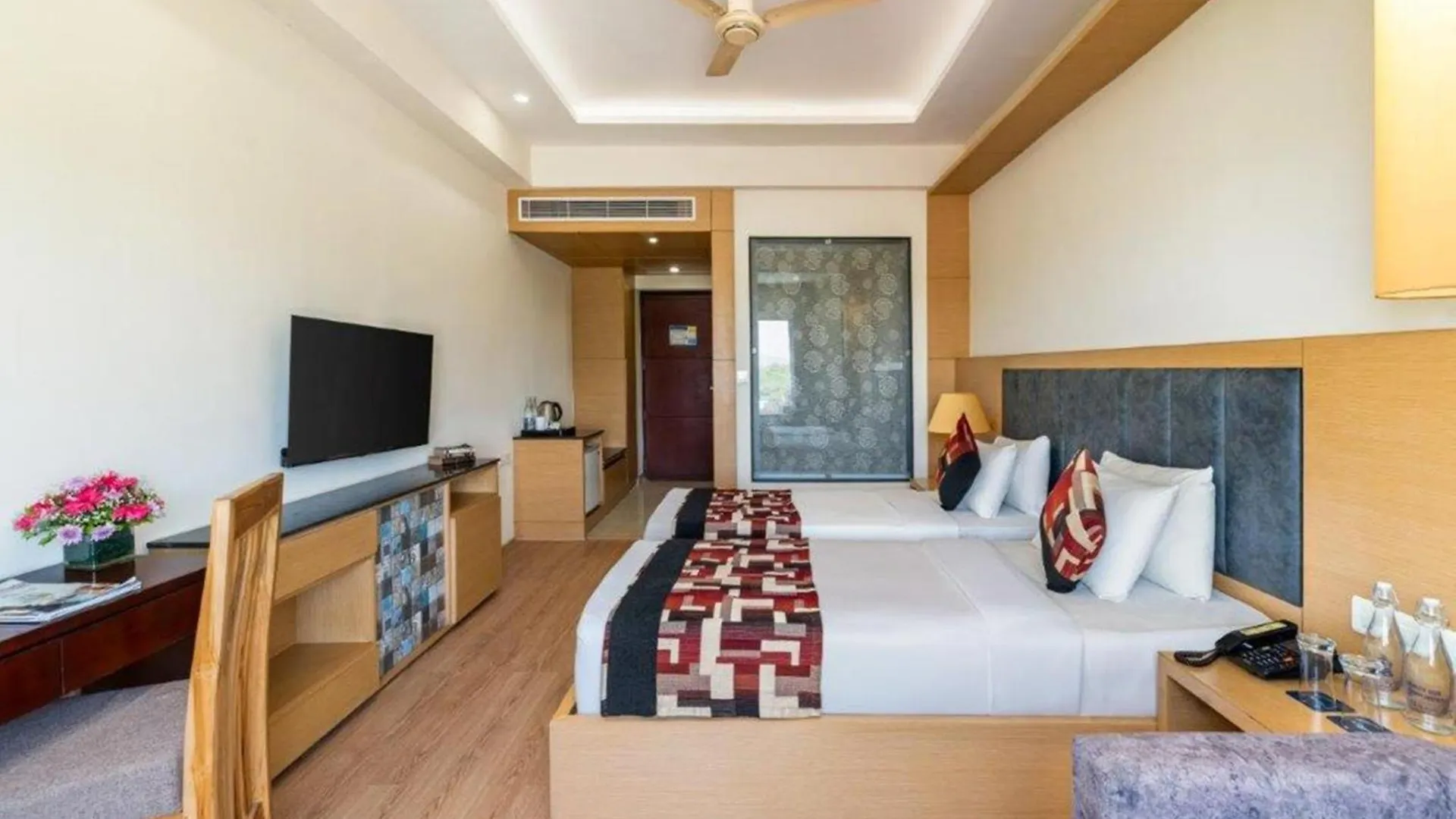 Hotel Golden Tulip Udaipur