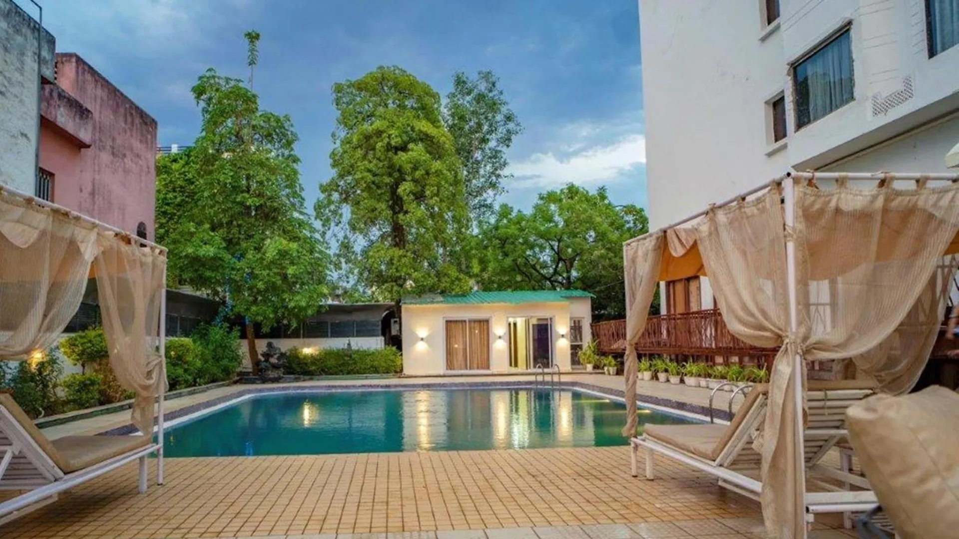 ****  Hotel Golden Tulip Udajpur Indie