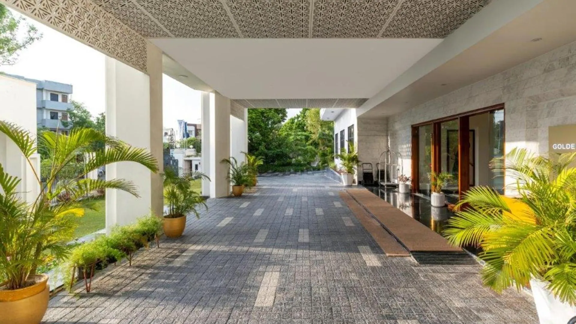 Hotel Golden Tulip Udajpur