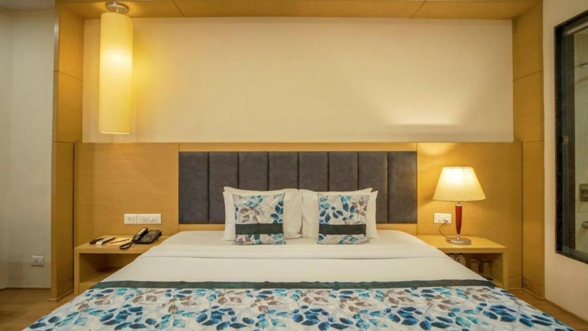 Hotel Golden Tulip Udajpur