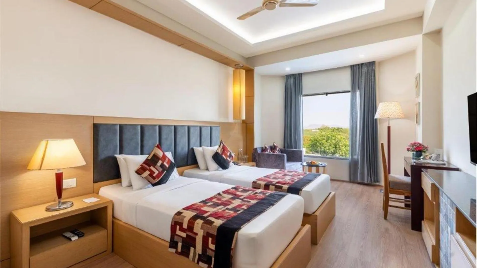 Hotel Golden Tulip Udajpur 4*,