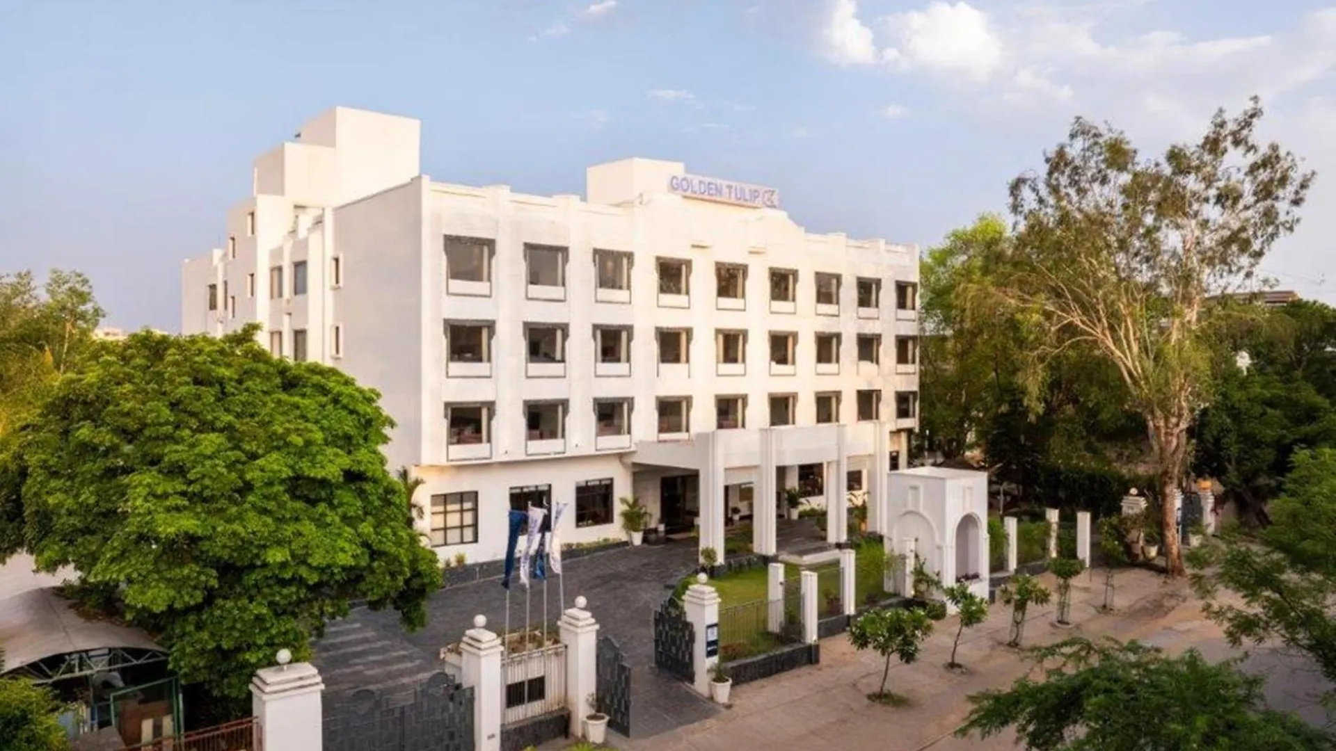 Hotel Golden Tulip Udajpur