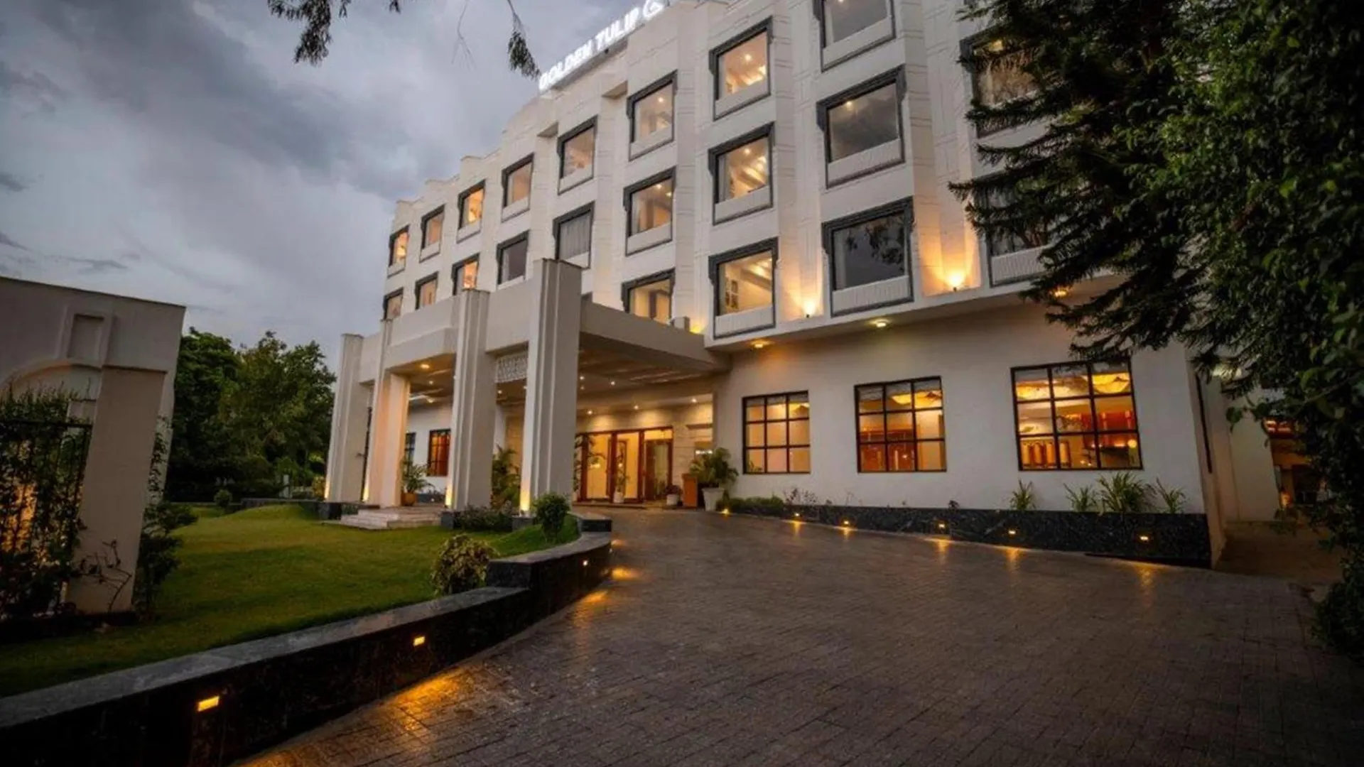 Hotel Golden Tulip Udajpur