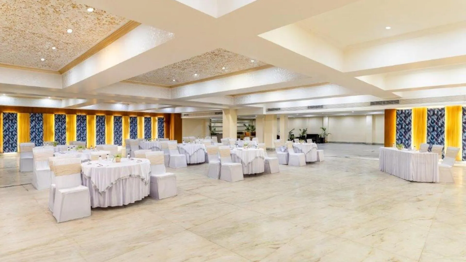 Hotel Golden Tulip Udajpur 4*,