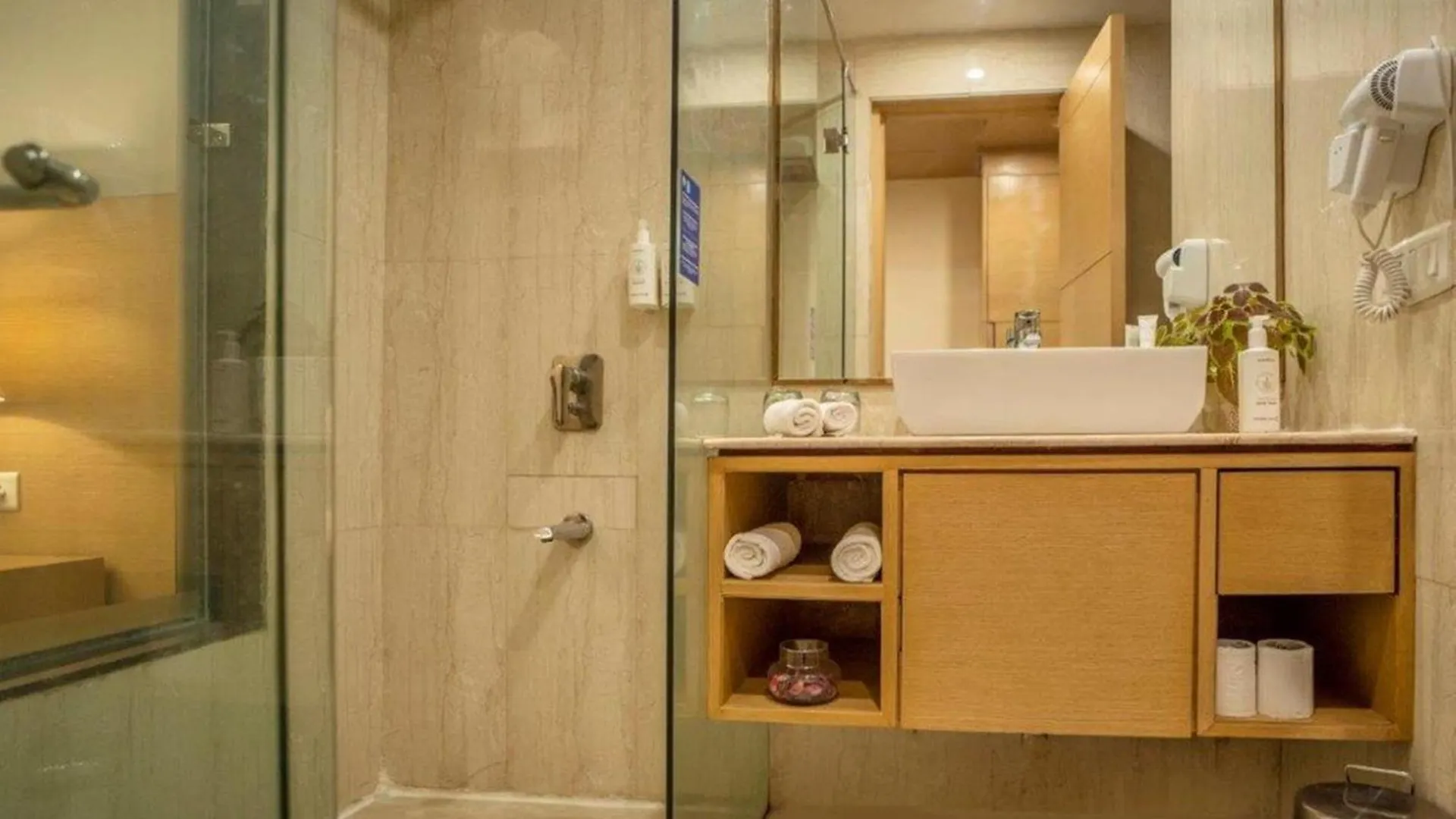 Hotel Golden Tulip Udajpur